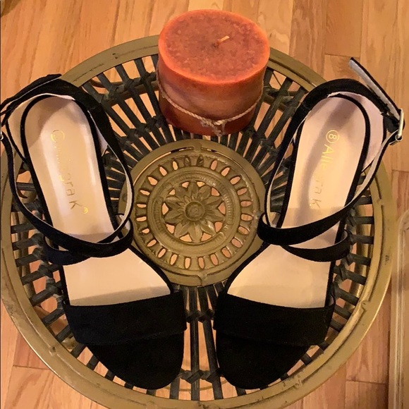 NWT Black Ankle Strap Block Heel Size 8 Sandals - Picture 3 of 7